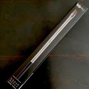 Urban Decay Angled Eyeliner Brush (E-214)